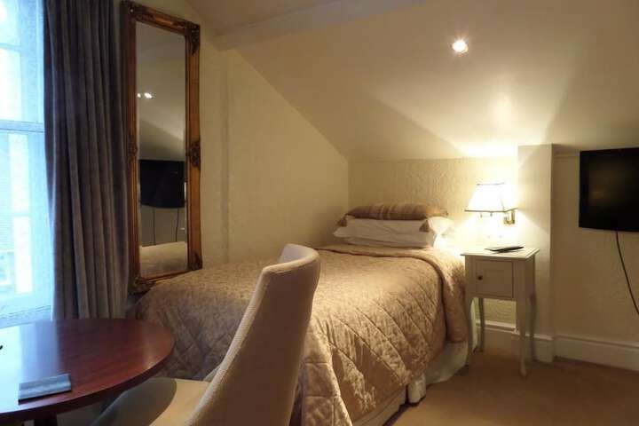 Room 3 of 17