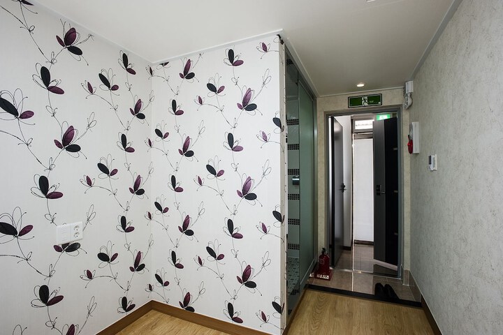 Room 4 of 35