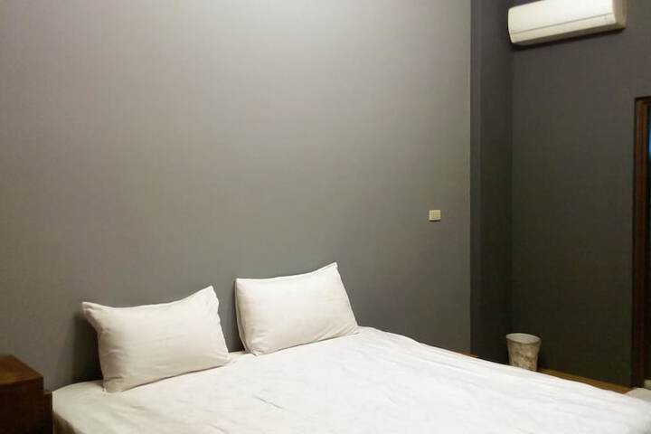 Room 8 of 23