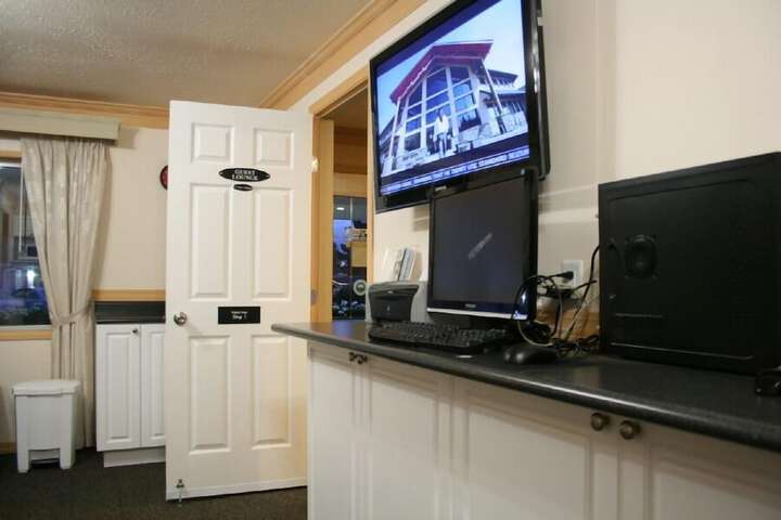 Business Center 46 of 63