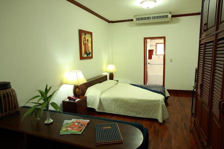 Room 9 of 20