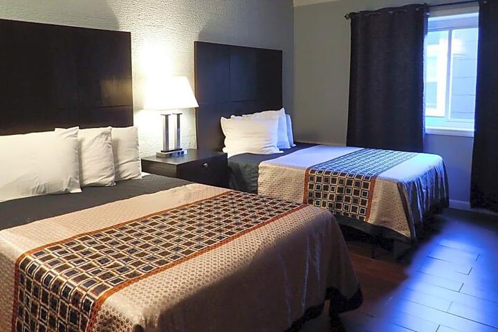 Hotel Suite Photo