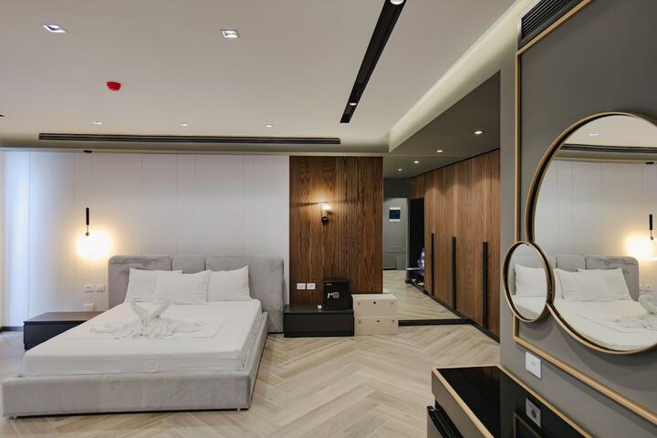Room 53 of 148