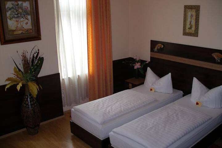 Room 8 of 21