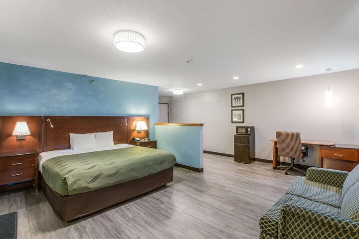 1 King Bed Suite (4 of 5)