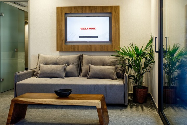 Room 12 of 28