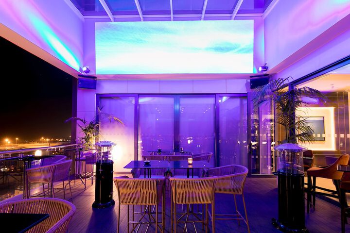 Lounge 110 of 165