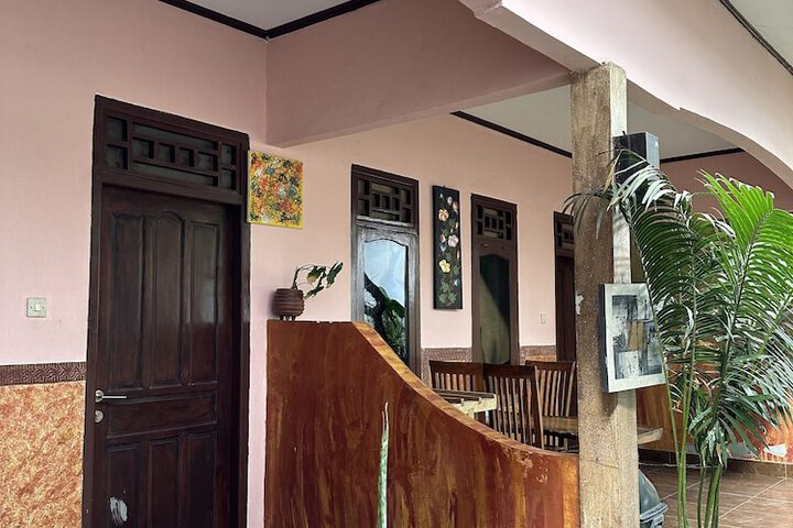 Room 10 of 28