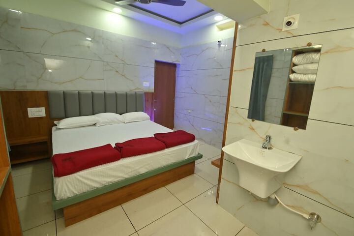 Room 3 of 10
