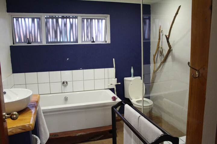 Room 16 of 28