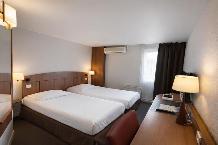 Room 13 of 34
