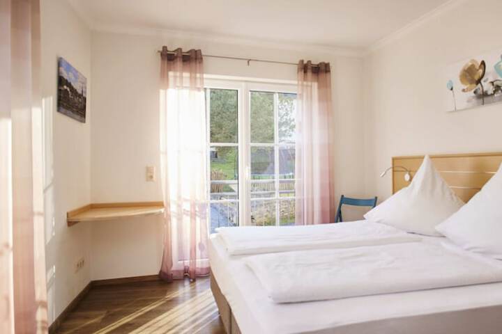Room 5 of 76