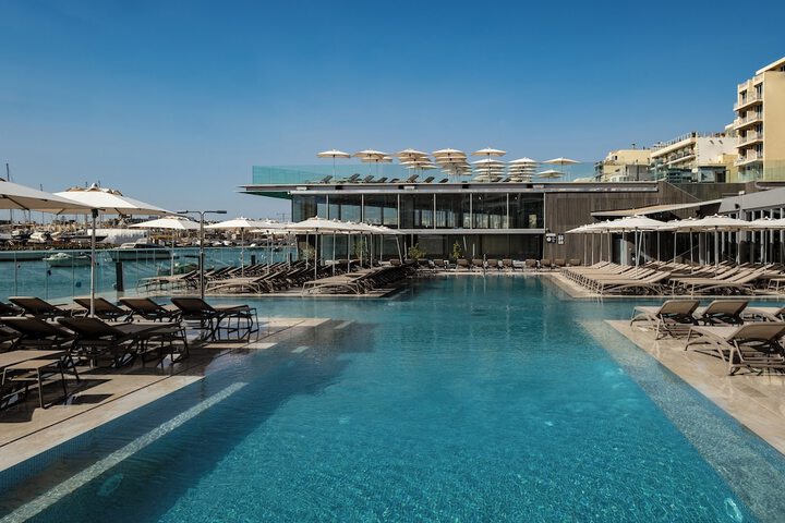 Pool Hotel