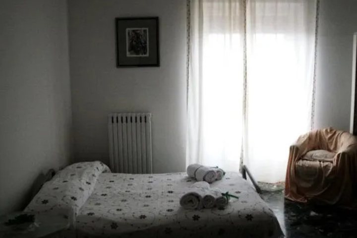 Room 4 of 9