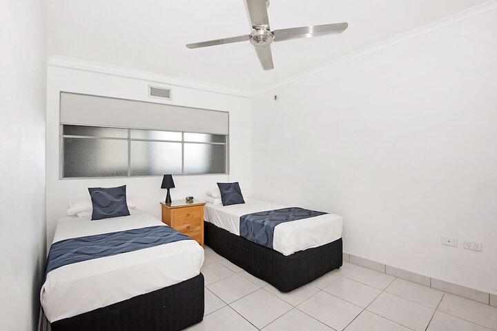Room 9 of 37