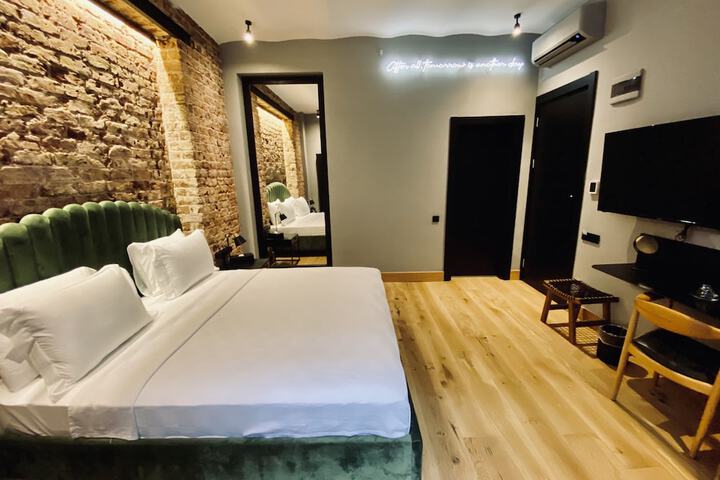 Room 14 of 61