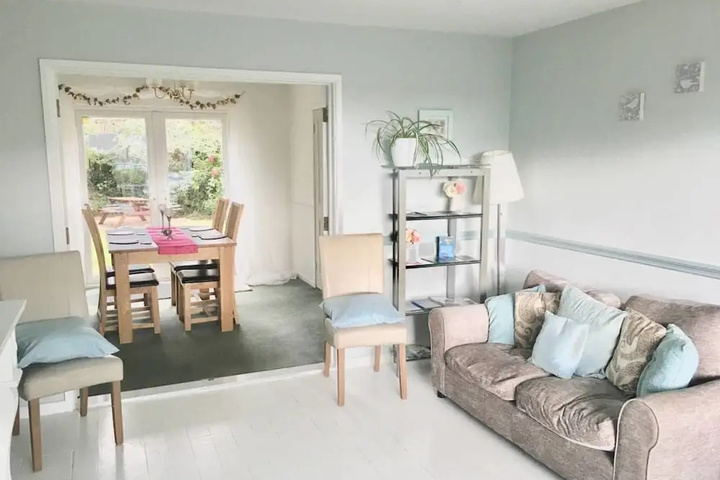 Elegant 3-bed House w / Garden