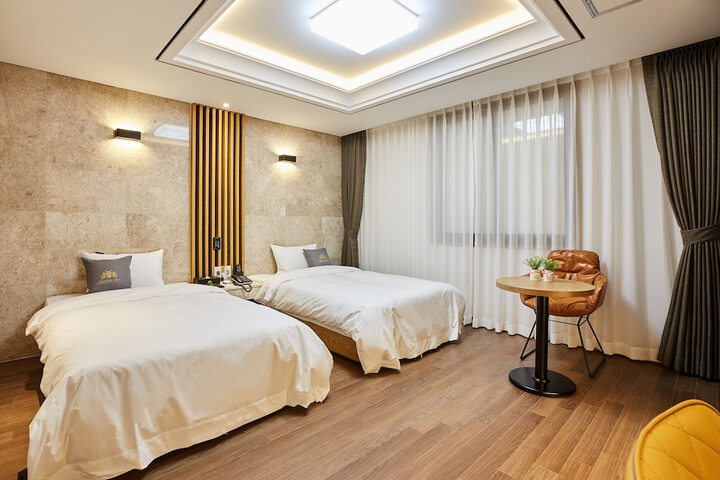 Room 9 of 40