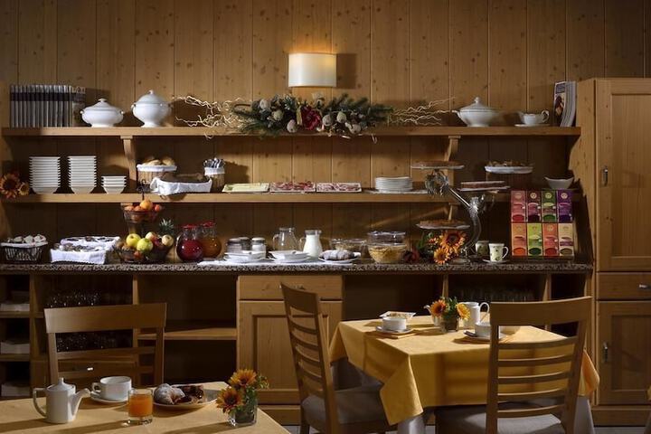 Breakfast/Coffee Service 18 of 37