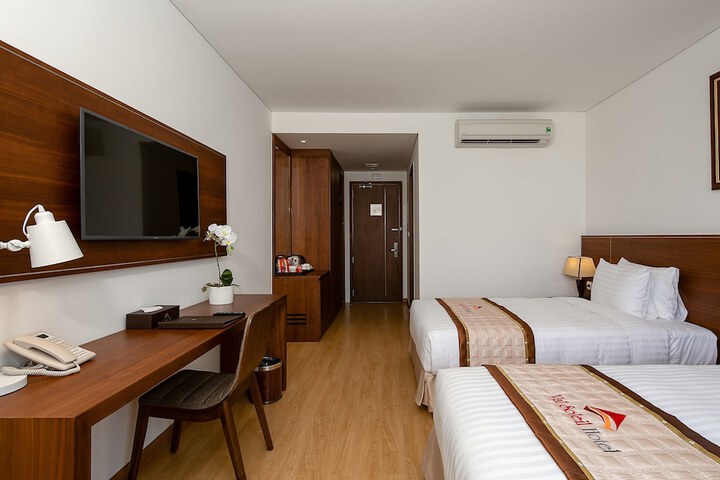 Room 12 of 68