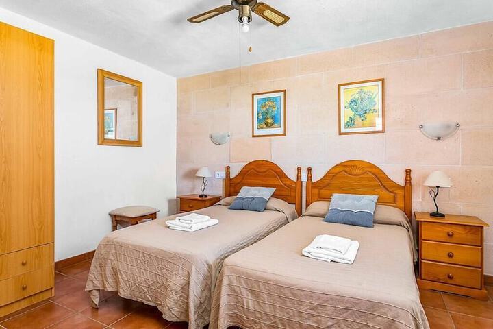 Room 4 of 31