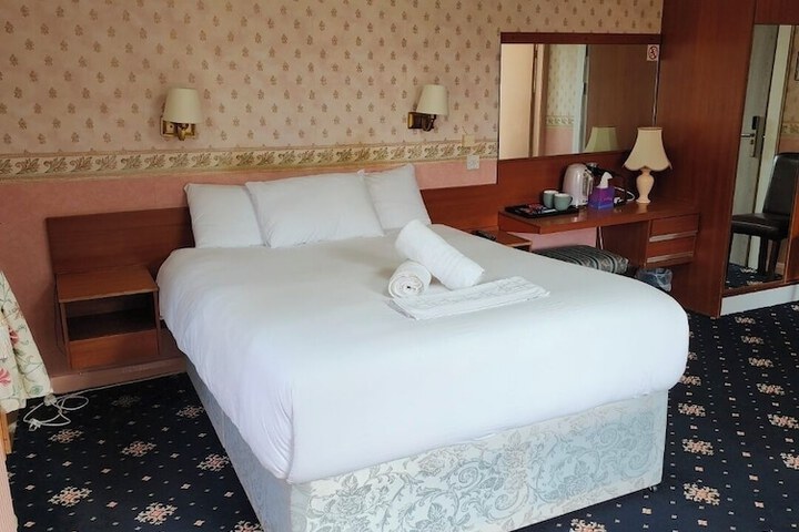 Room 5 of 25