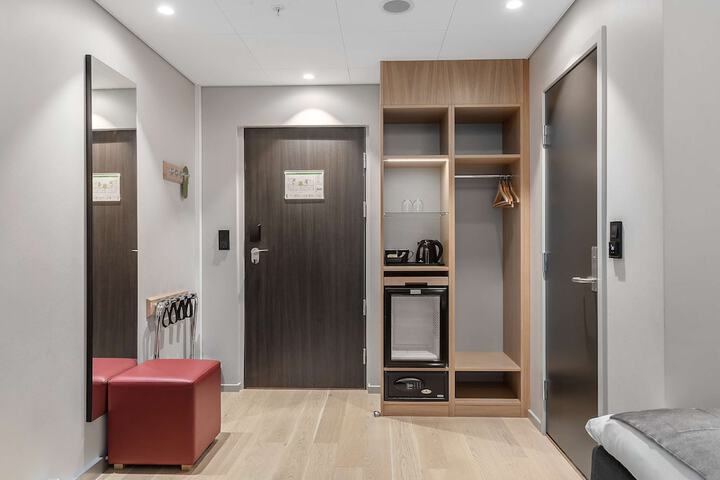 Room 29 of 66