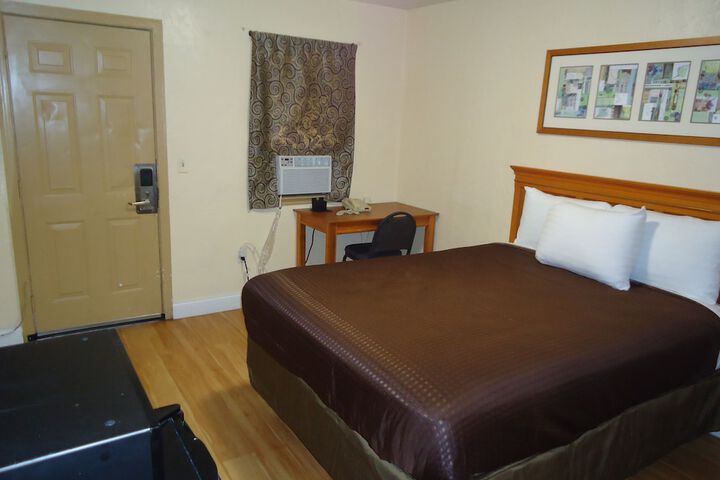 Room 6 of 36