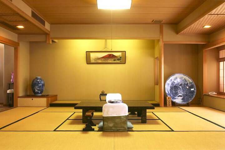 Room 9 of 27