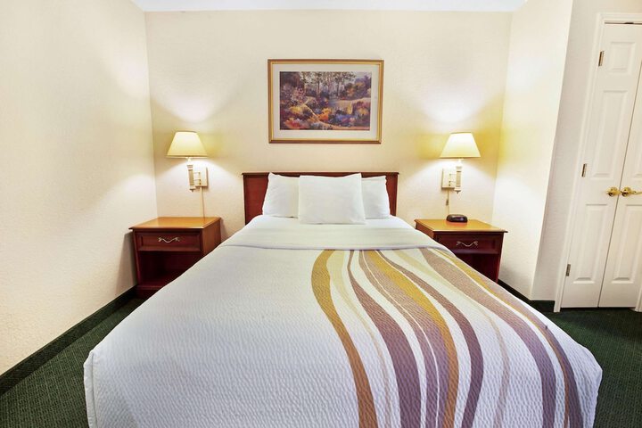 1 Double Bed Mobility Accessible (8 of 16)