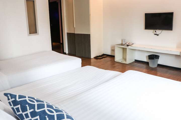 Room 18 of 80