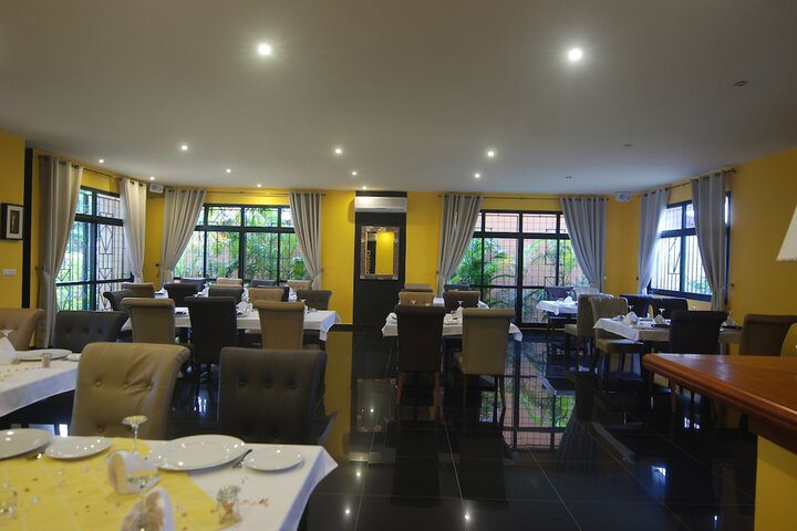 Dining 7 of 11
