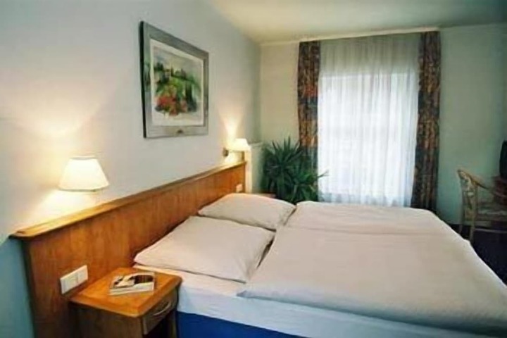 Room 22 of 142