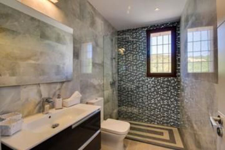 Room 4 of 39