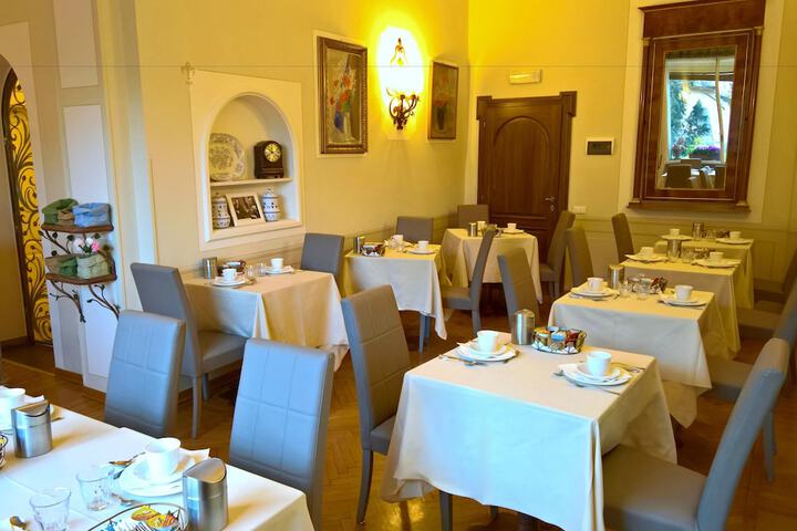 Breakfast/Coffee Service 117 of 129