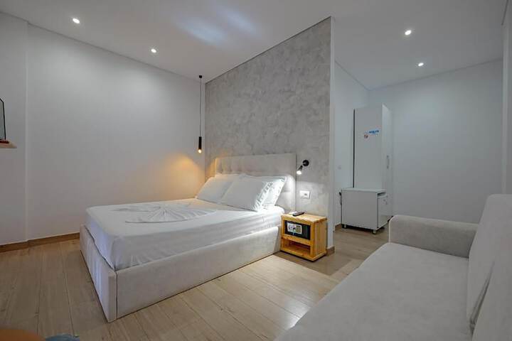 Room 17 of 141