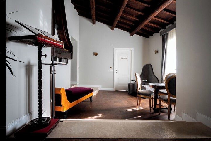 Room 28 of 120