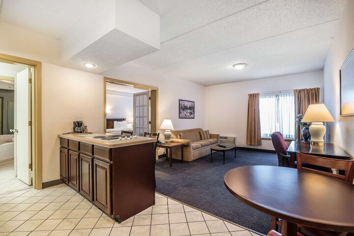 Upgrade Business Suite 2 Double Beds (5 of 14)