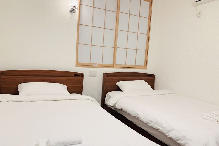 Room 12 of 34