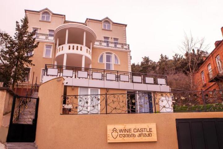 WINE CASTLE