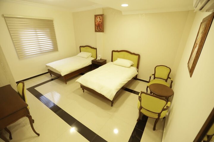 Room 6 of 13
