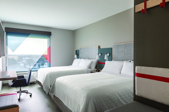 1 Queen Bed (1 of 11)