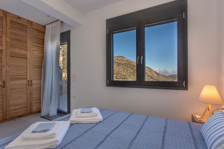 Room 3 of 37