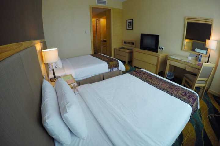 Room 11 of 35