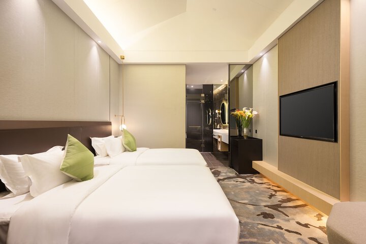 Room 9 of 38