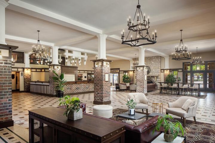 Entrance & Lobby