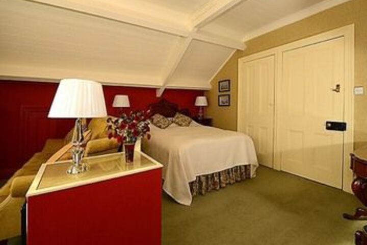 Room 8 of 17