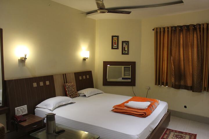 Room 12 of 36