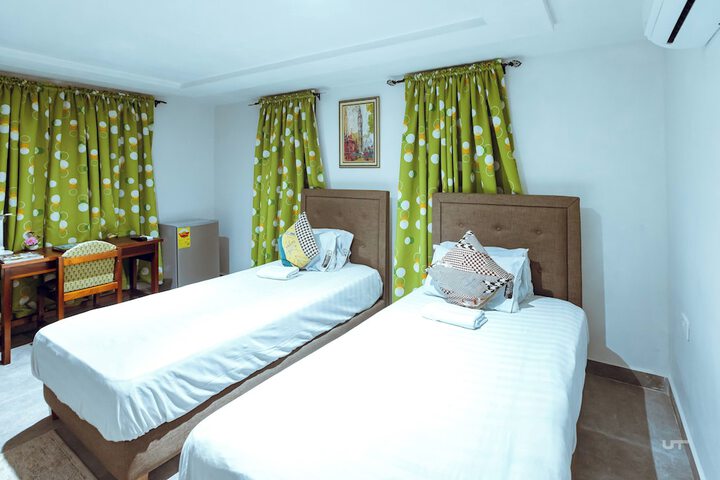 Room 10 of 31