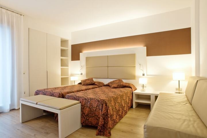Room 35 of 86
